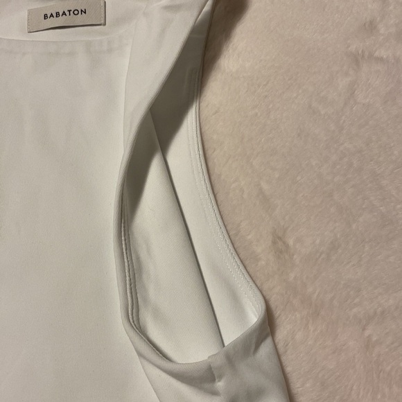 212. NWT Aritzia Body Contour white tank body suits in xs high neck - Picture 5 of 11